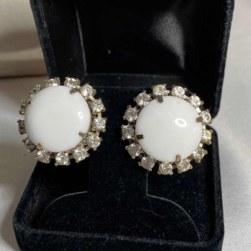 Gorgeous vintage white and rhinestone earrings